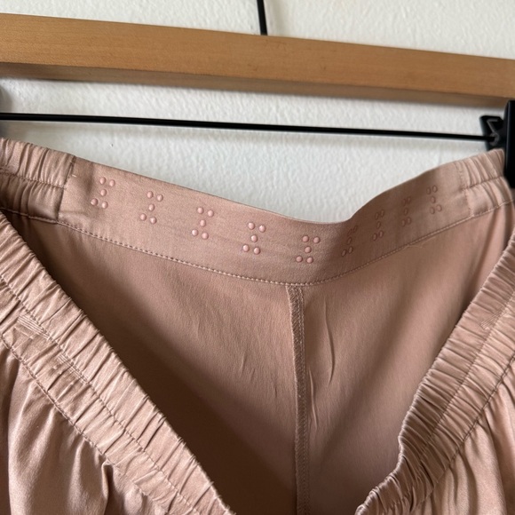 Lunya Blush Silk Sleep Shorts Size L - Picture 4 of 8